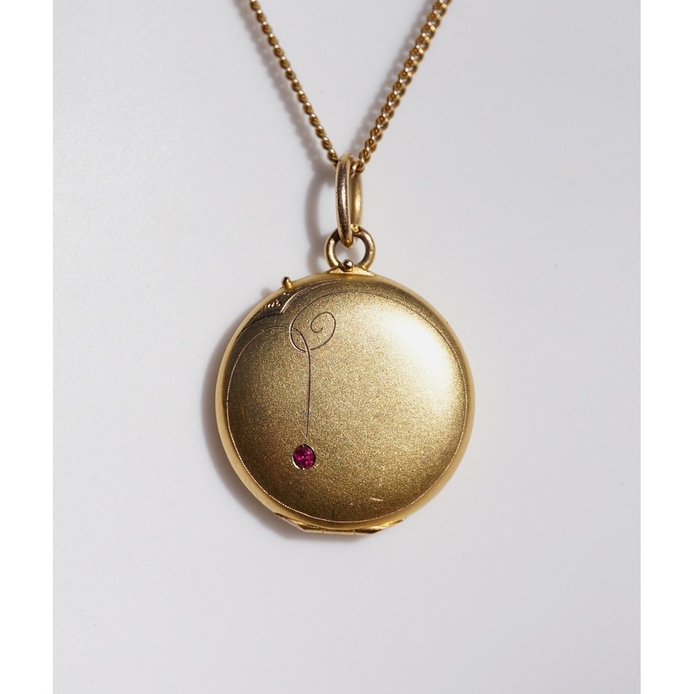 Antique 8k 333 Solid Yellow Gold Engraved Man Made Ruby Locket Pendant Necklace